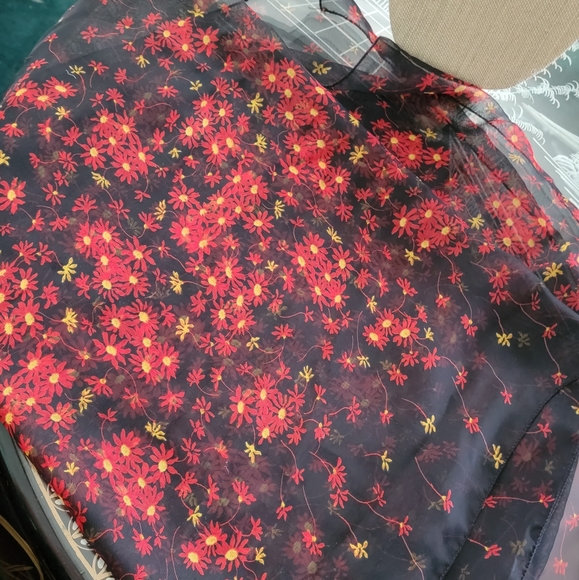 Vintage black with flower scarf. Very large. Versatile. - Picture 8 of 10